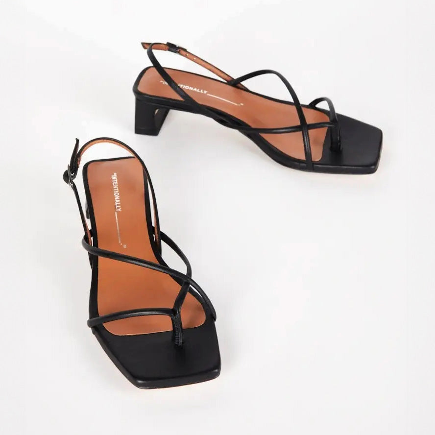 Low heeled sandals