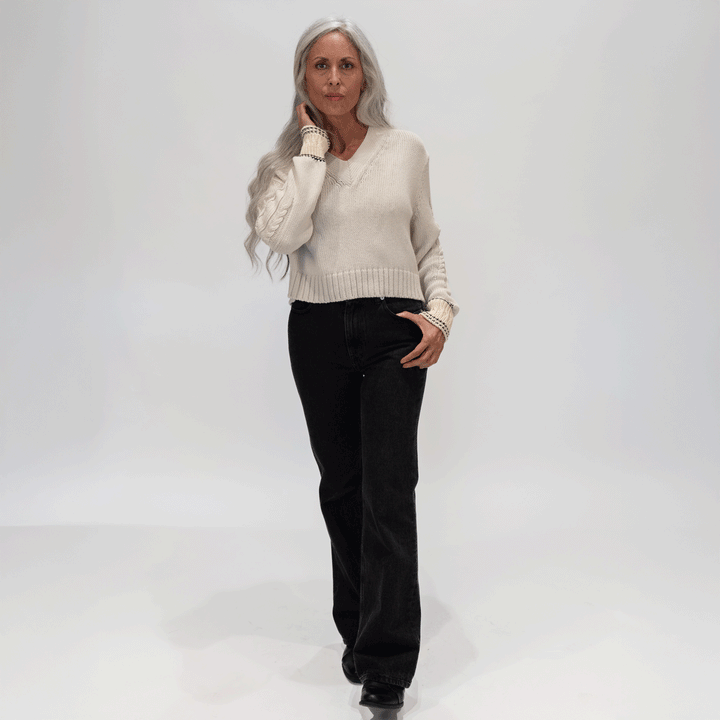 A5040 Cropped V-Neck Sweater